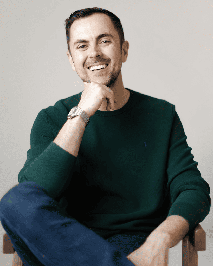 Cris Urzua, fundador de MAS University y mentor de cursos de negocios online